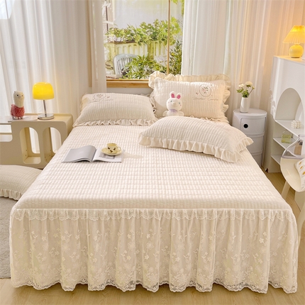 宜凡家纺 2023新款高克重牛奶绒绣花夹棉床裙三件套 镜花园-奶油白
