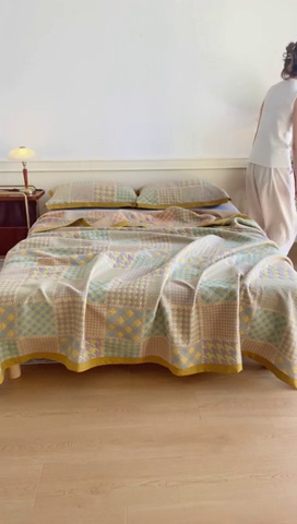 91家纺网 家纺一手货源 找家纺 棠薇 2023新款秋冬全棉三层纱床盖多功能纱布毯 艾克黄