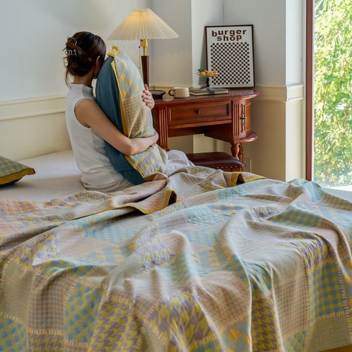 91家纺网 家纺一手货源 找家纺 棠薇 2023新款秋冬全棉三层纱床盖多功能纱布毯 艾克黄