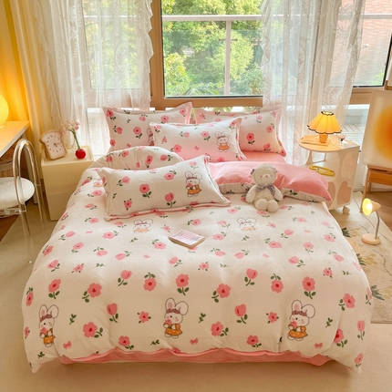 91家纺网 家纺一手货源 找家纺 慕澄家纺 2023新款小清新牛奶绒印花四件套 粉粉兔