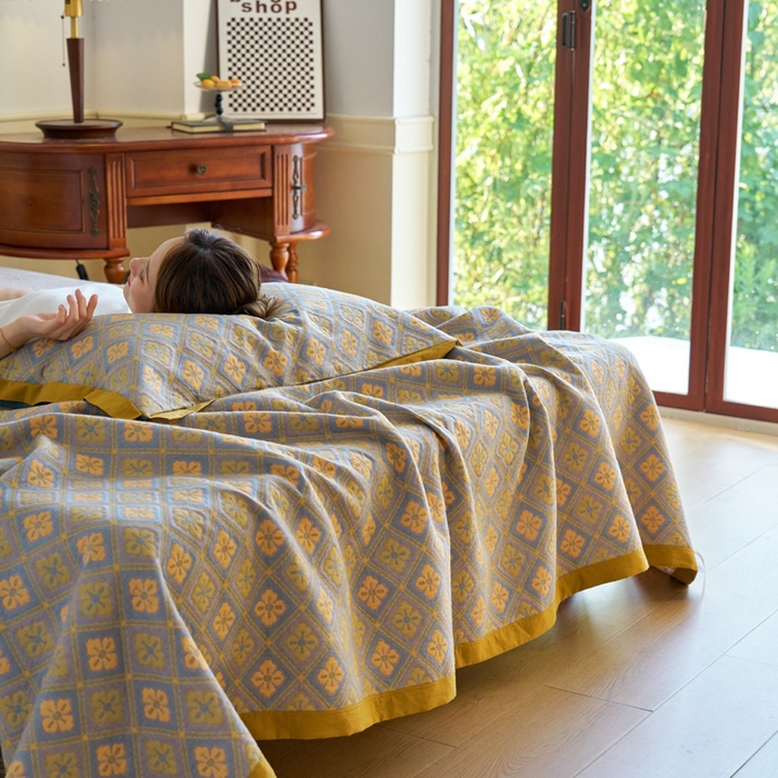 91家纺网 家纺一手货源 找家纺 棠薇 2023新款秋冬全棉三层纱床盖多功能纱布毯 格韵黄