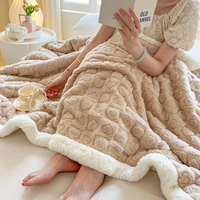 91家纺网 家纺一手货源 找家纺 欧邦 新款提花爱心款塔芙绒羊羔绒双层毛毯 米咖