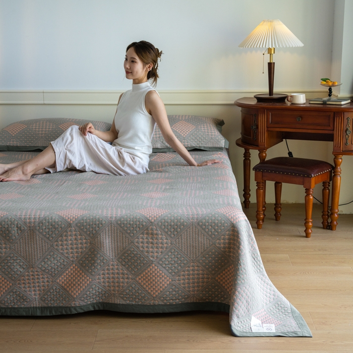 91家纺网 家纺一手货源 找家纺 棠薇 2023新款秋冬全棉三层纱床盖多功能纱布毯 左岸时光