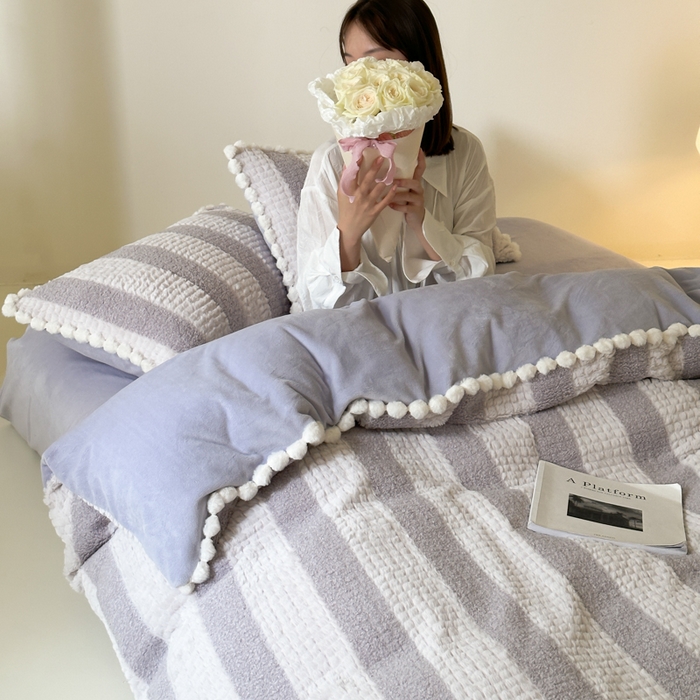 91家纺网 家纺一手货源 找家纺 玛奇朵 2023新款秋冬新品泰兔绒提花-朵以系列四件套 朵以-紫