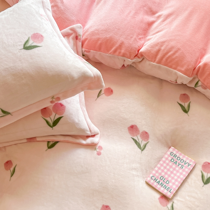 91家纺网 家纺一手货源 找家纺 慕澄家纺 2023新款小清新牛奶绒印花四件套 粉小花