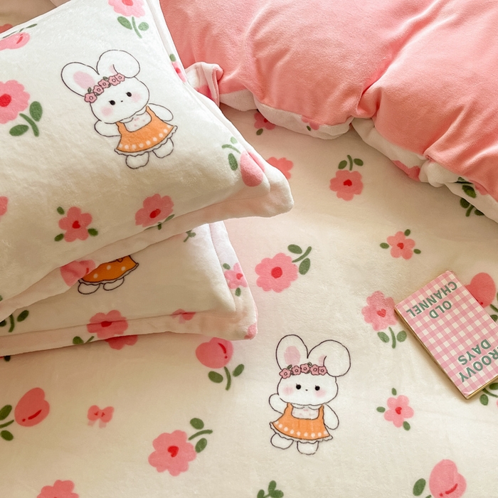 91家纺网 家纺一手货源 找家纺 慕澄家纺 2023新款小清新牛奶绒印花四件套 粉粉兔