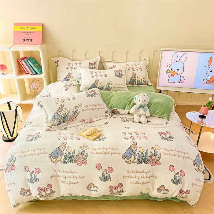 91家纺网 家纺一手货源 找家纺 苏拉家居 2023新款5D雕花雪花绒四件套 采花小兔