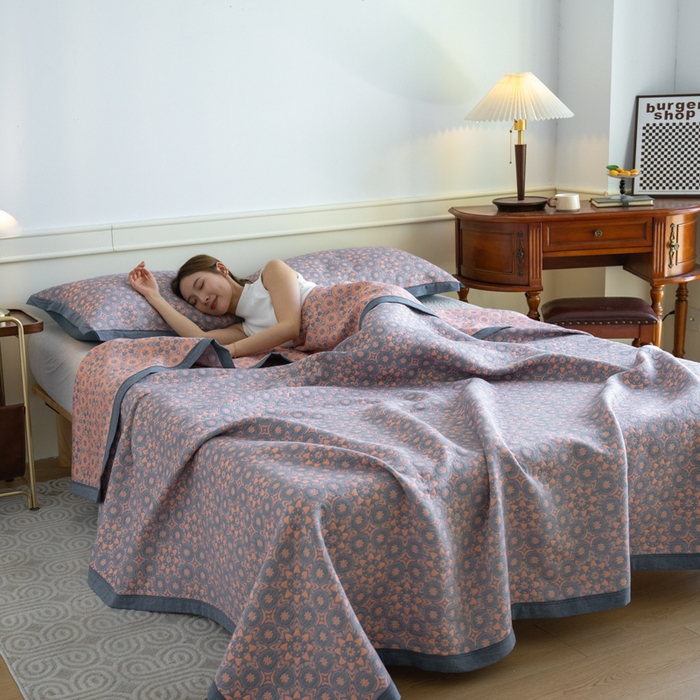 91家纺网 家纺一手货源 找家纺 棠薇 2023新款秋冬全棉三层纱床盖多功能纱布毯 太阳神橙蓝