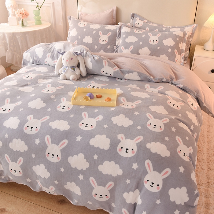 91家纺网 家纺一手货源 找家纺 简如 2025新款冰岛臻绵绒印花系列单被套牛奶绒单被套 菲菲兔