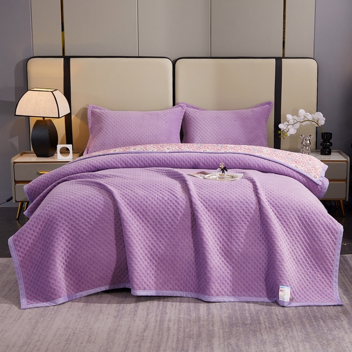 91家纺网 家纺一手货源 找家纺 晶缦家纺 2023新款华夫格牛奶绒床盖三件套 华夫格-浅紫