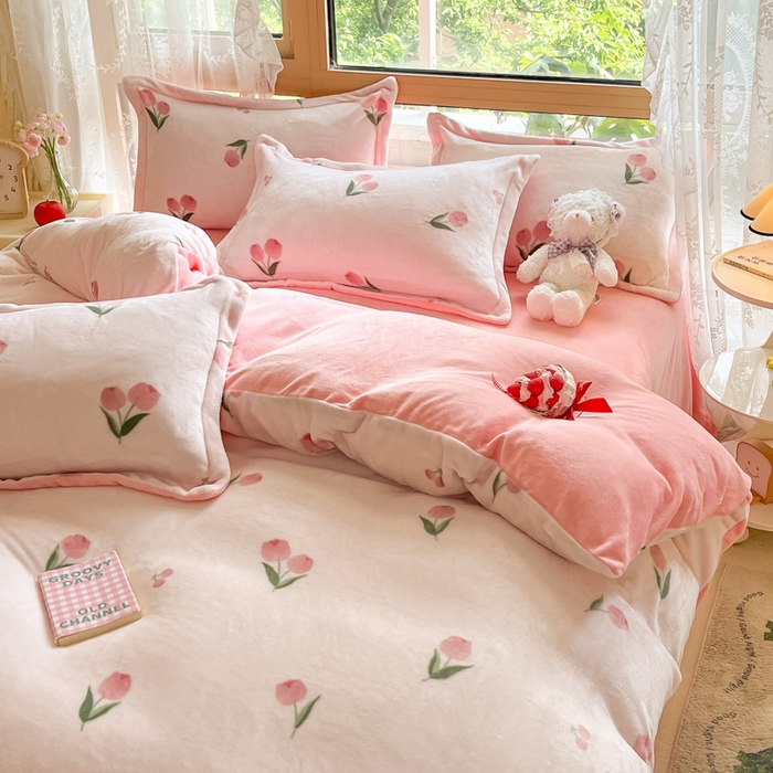 91家纺网 家纺一手货源 找家纺 慕澄家纺 2023新款小清新牛奶绒印花四件套 粉小花