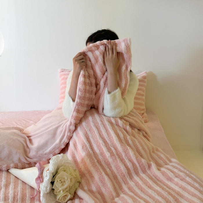 91家纺网 家纺一手货源 找家纺 （总）玛奇朵 2023新款秋冬新品色织泰兔绒系列四件套