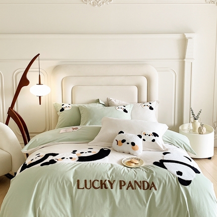 91家纺网 家纺一手货源 找家纺 （总）曼布缇 2025新款100s加厚全棉磨毛绣花款四件套-熊猫集会