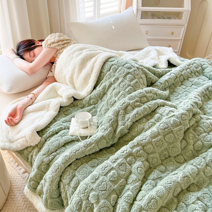 91家纺网 家纺一手货源 找家纺 欧邦 新款提花爱心款塔芙绒羊羔绒双层毛毯 果绿