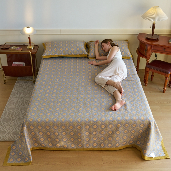 91家纺网 家纺一手货源 找家纺 棠薇 2023新款秋冬全棉三层纱床盖多功能纱布毯 格韵黄