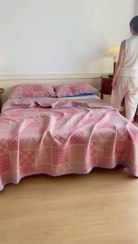 91家纺网 家纺一手货源 找家纺 棠薇 2023新款秋冬全棉三层纱床盖多功能纱布毯 艾克粉