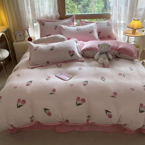 91家纺网 家纺一手货源 找家纺 慕澄家纺 2023新款小清新牛奶绒印花四件套 粉小花