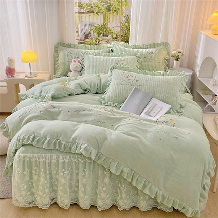 91家纺网 家纺一手货源 找家纺 （总）宜凡家纺 2023新款高克重牛奶绒绣花夹棉床裙四件套