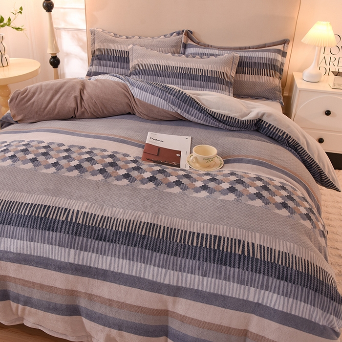 91家纺网 家纺一手货源 找家纺 2025新款冰岛臻棉绒印花系列牛奶绒小号三件套 洛林蓝