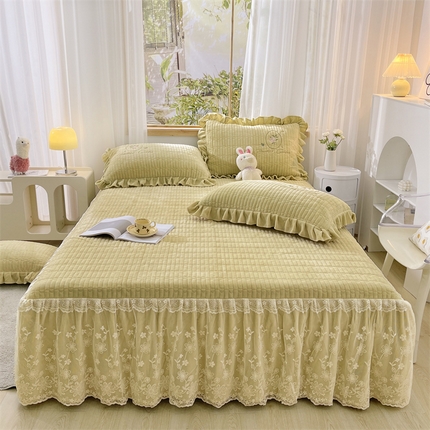 宜凡家纺 2023新款高克重牛奶绒绣花夹棉床裙三件套 镜花园-暮光黄