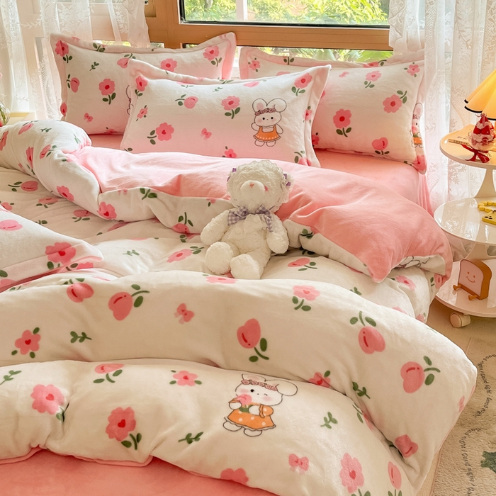 91家纺网 家纺一手货源 找家纺 慕澄家纺 2023新款小清新牛奶绒印花四件套 粉粉兔