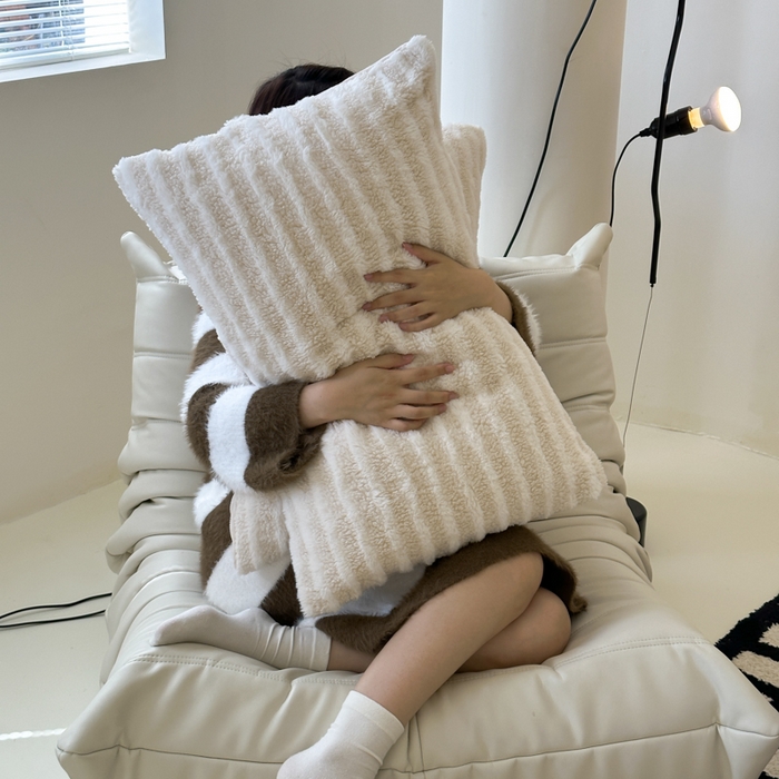 91家纺网 家纺一手货源 找家纺 玛奇朵 2023新款秋冬新品色织泰兔绒系列四件套 泰兔绒-条纹米白