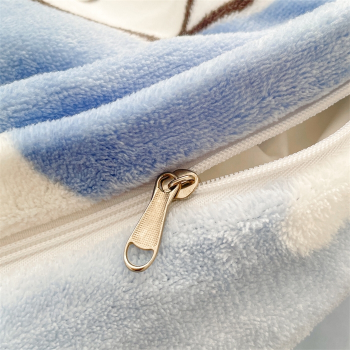 91家纺网 家纺一手货源 找家纺 博雅 2023新款三丽鸥正版授权卡通加厚牛奶绒系列四件套 波点玉桂狗