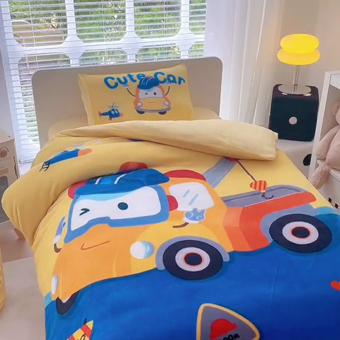 91家纺网 家纺一手货源 找家纺 鱼宝 2023新款大版牛奶绒婴童套件 开心车队