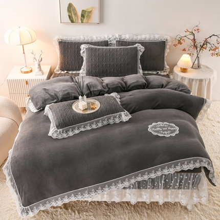 91家纺网 家纺一手货源 找家纺 （总）恋尚 2023牛奶绒夹棉 蕾丝花边贴布绣床笠四件套