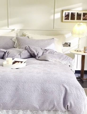 91家纺网 家纺一手货源 找家纺 柚子YOUTH 2023新款雪尼尔花边雕花绒四件套 奔赴 紫