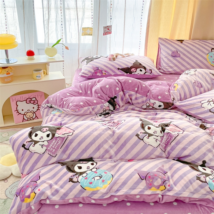 91家纺网 家纺一手货源 找家纺 博雅 2023新款三丽鸥正版授权卡通加厚牛奶绒系列四件套 条纹库洛米