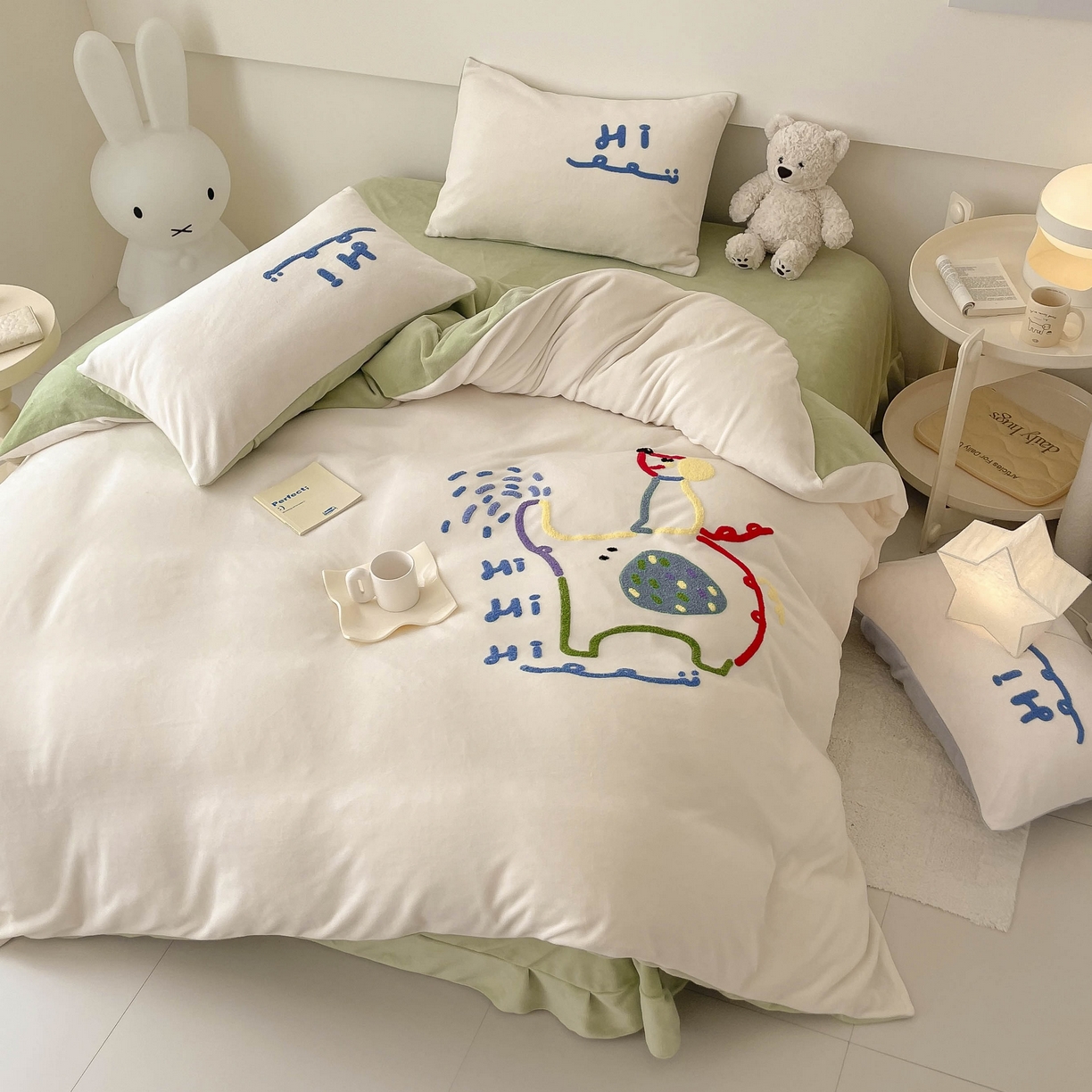 91家纺网 家纺一手货源 找家纺 玛奇朵 2023新款秋冬牛奶绒多巴胺彩色线条毛巾绣四件套 Hi 小象-米白