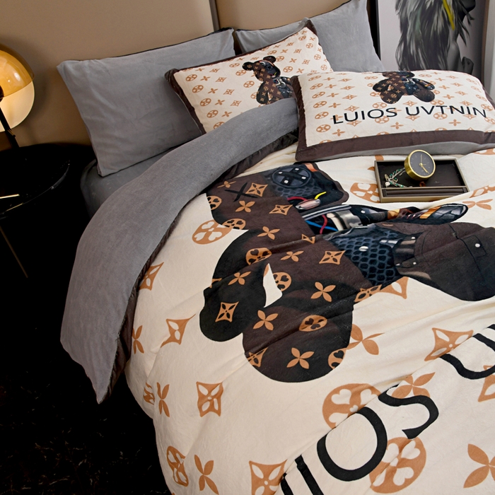 91家纺网 家纺一手货源 找家纺 爵仕家纺 2023新款暴力熊牛奶绒系列四件套 机械咖