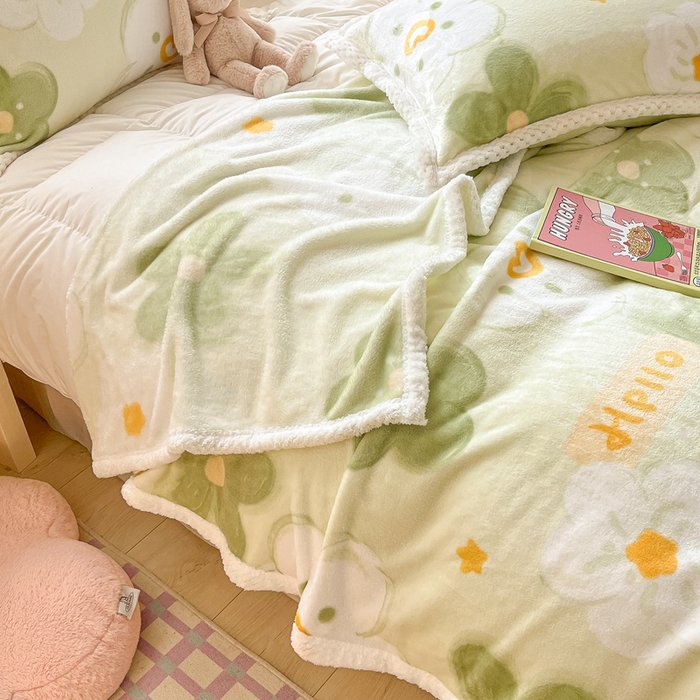 91家纺网 家纺一手货源 找家纺 川悦生活 2023新款双面240克宽边牛奶绒毯子 毛毯绿色心情绿