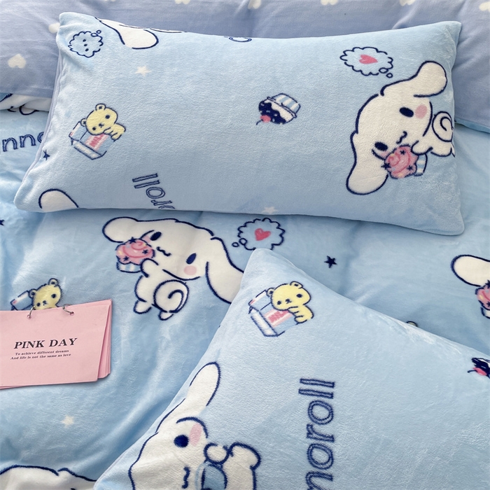 91家纺网 家纺一手货源 找家纺 博雅 2023新款三丽鸥正版授权卡通加厚牛奶绒系列四件套 甜品玉桂狗