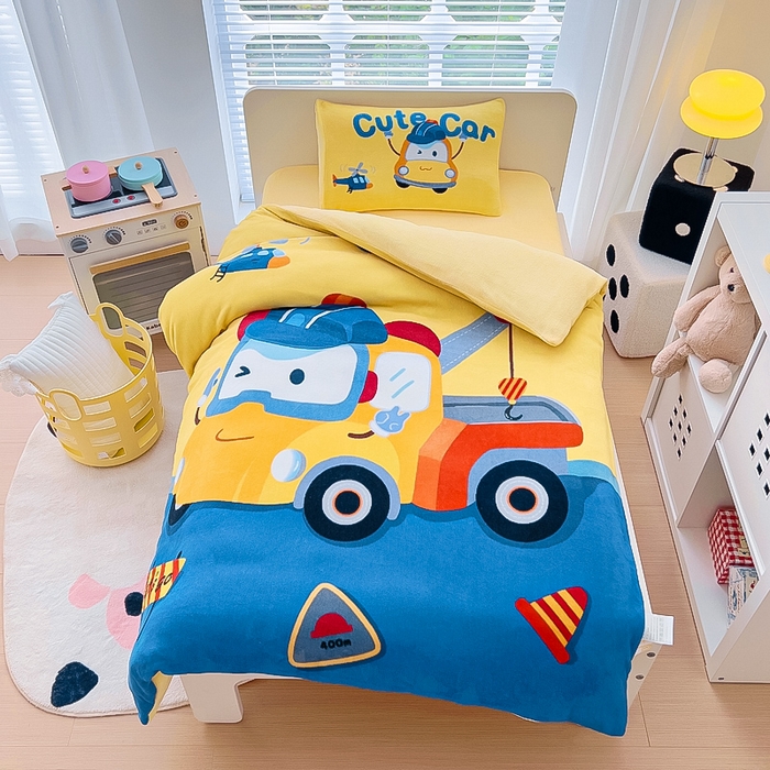 91家纺网 家纺一手货源 找家纺 鱼宝 2023新款大版牛奶绒婴童套件 开心车队