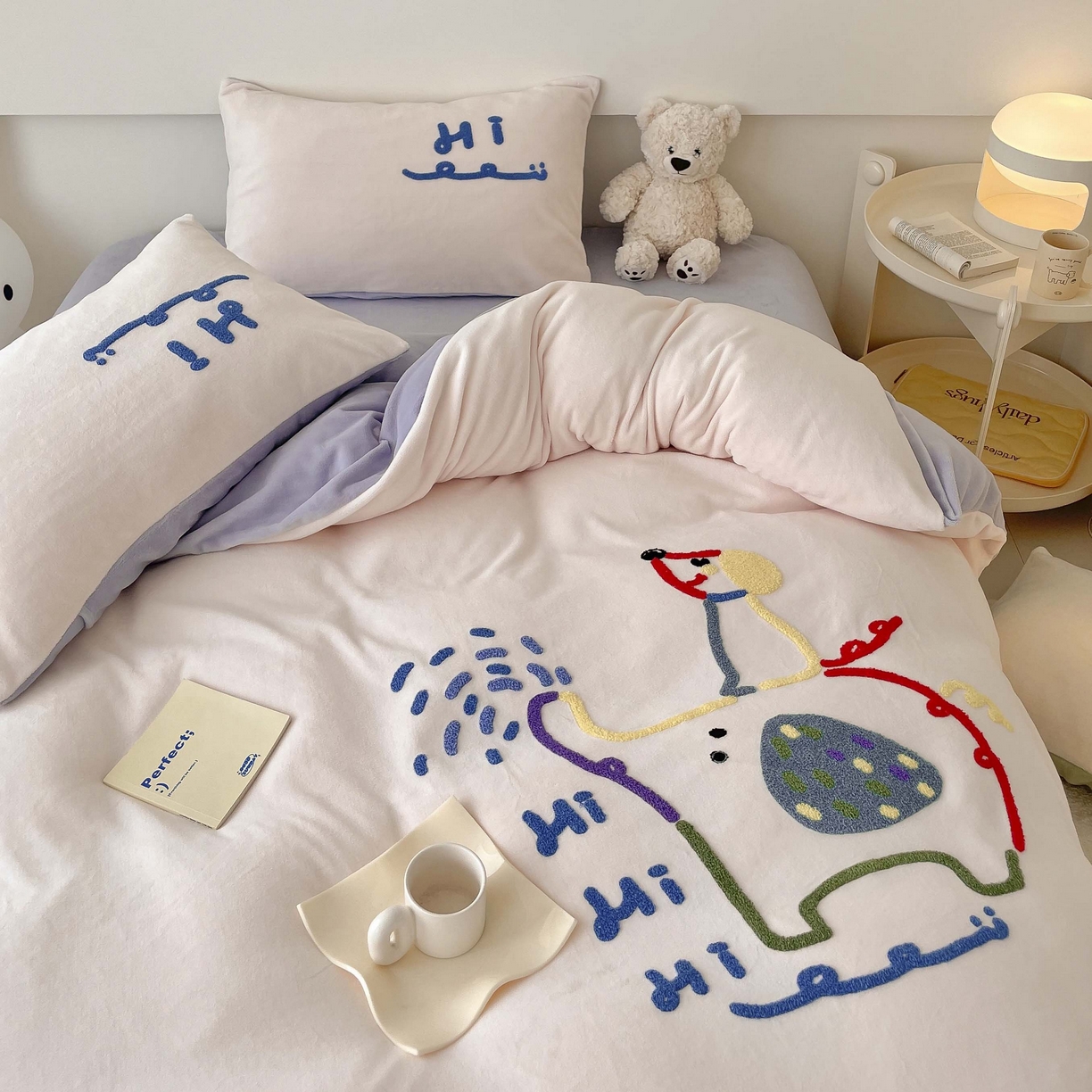 91家纺网 家纺一手货源 找家纺 玛奇朵 2023新款秋冬牛奶绒多巴胺彩色线条毛巾绣四件套 Hi 小象-粉