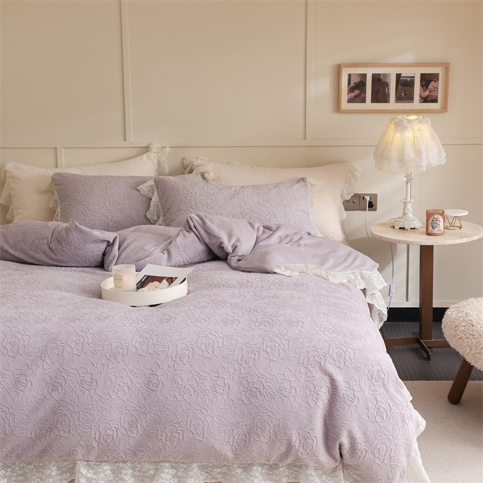 91家纺网 家纺一手货源 找家纺 柚子YOUTH 2023新款雪尼尔花边雕花绒四件套 奔赴 紫