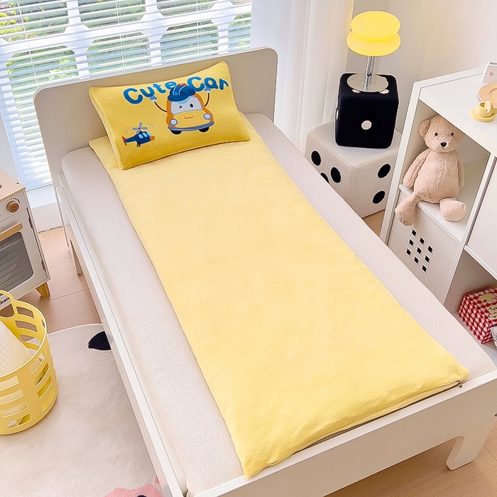 91家纺网 家纺一手货源 找家纺 鱼宝 2023新款大版牛奶绒婴童套件 开心车队