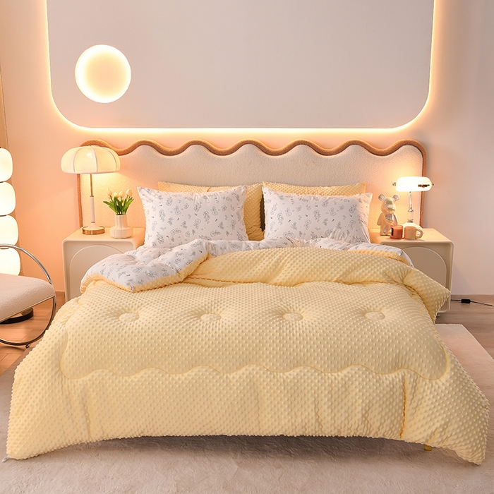 91家纺网 家纺一手货源 找家纺 圣楚家纺  2024新款豆豆绒保暖冬被 馨香雅致