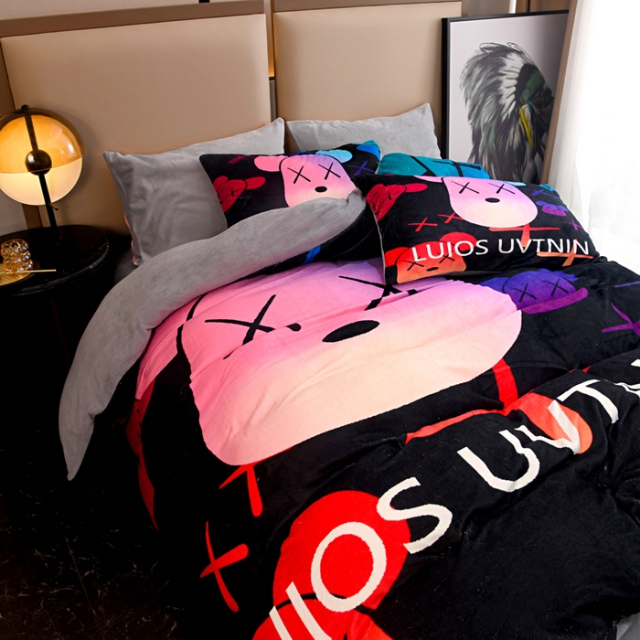 91家纺网 家纺一手货源 找家纺 爵仕家纺 2023新款暴力熊牛奶绒系列四件套 酷酷黑