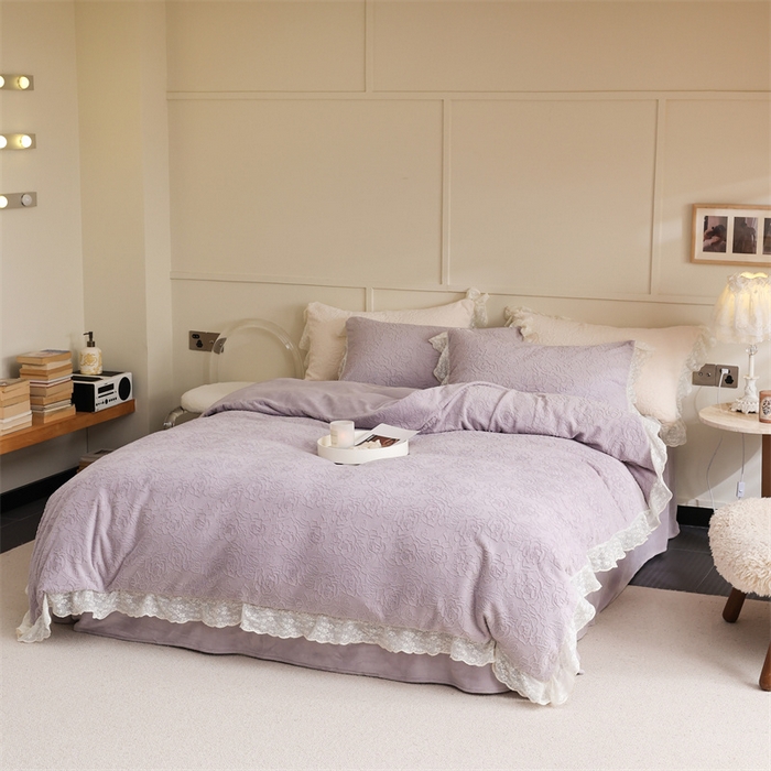 91家纺网 家纺一手货源 找家纺 柚子YOUTH 2023新款雪尼尔花边雕花绒四件套 奔赴 紫