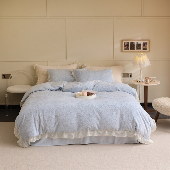 91家纺网 家纺一手货源 找家纺 柚子YOUTH 2023新款雪尼尔花边雕花绒四件套 奔赴 蓝