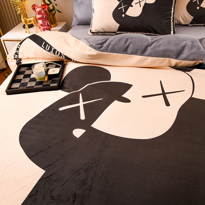 91家纺网 家纺一手货源 找家纺 爵仕家纺 2023新款暴力熊牛奶绒系列四件套 格调熊