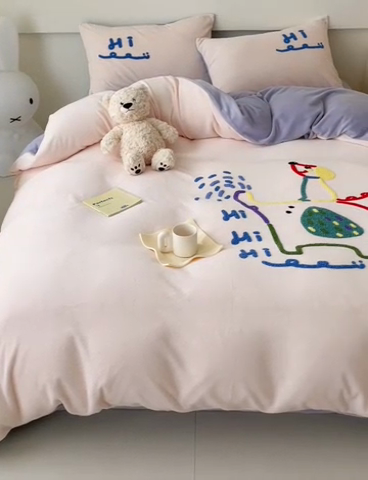 91家纺网 家纺一手货源 找家纺 玛奇朵 2023新款秋冬牛奶绒多巴胺彩色线条毛巾绣四件套 Hi 小象-粉