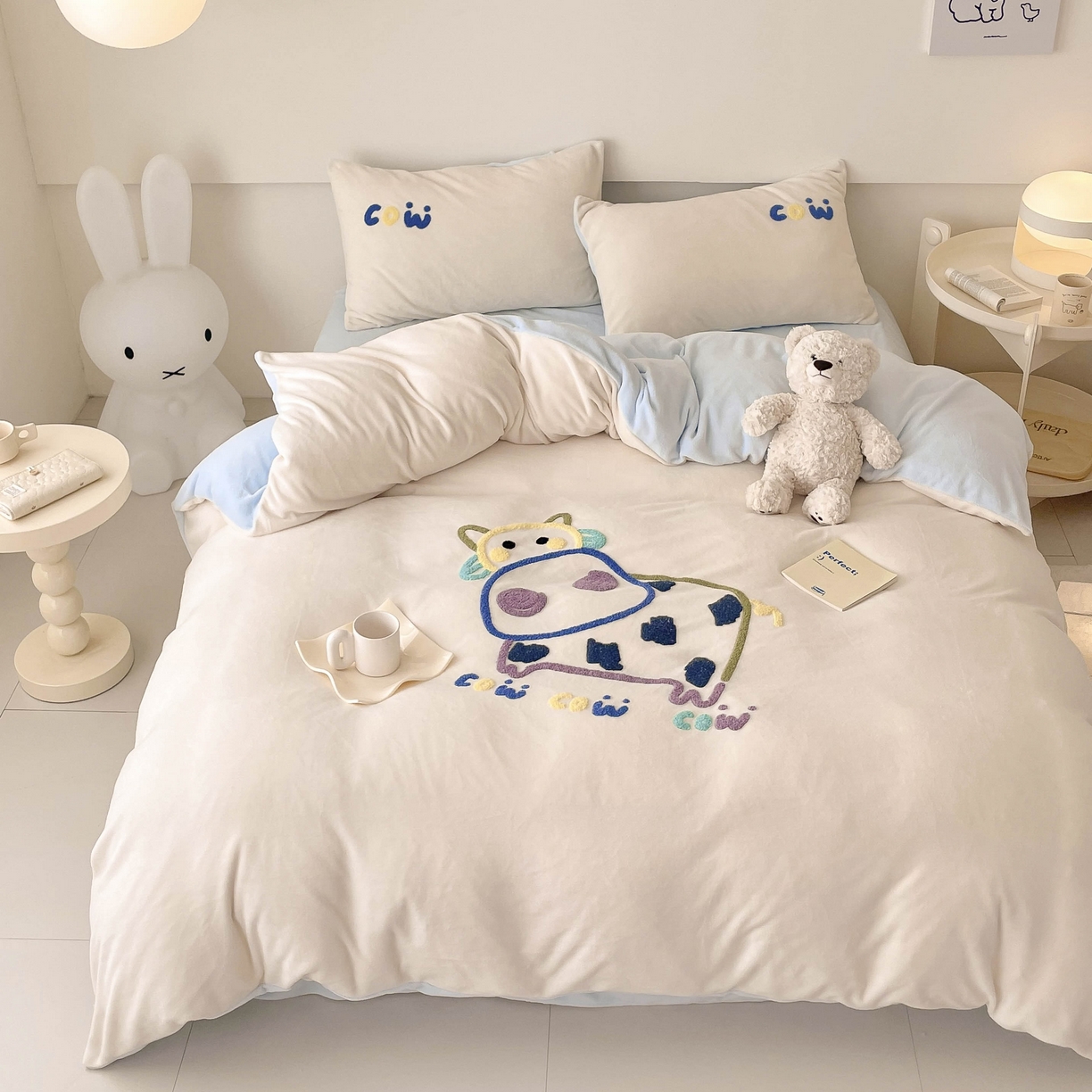 91家纺网 家纺一手货源 找家纺 玛奇朵 2023新款秋冬牛奶绒多巴胺彩色线条毛巾绣四件套 憨憨牛