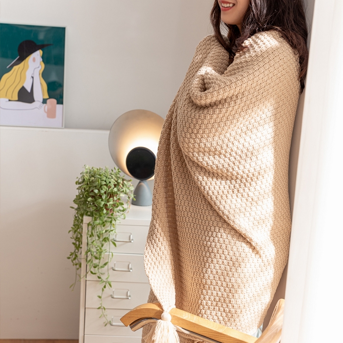 91家纺网 家纺一手货源 找家纺 朴尔家纺 2023新款北欧纳维亚系列日光流苏针织毯 浅咖色