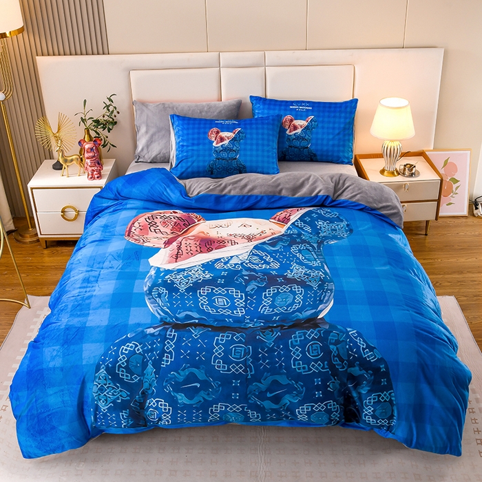 91家纺网 家纺一手货源 找家纺 爵仕家纺 2023新款暴力熊牛奶绒系列四件套 格子熊