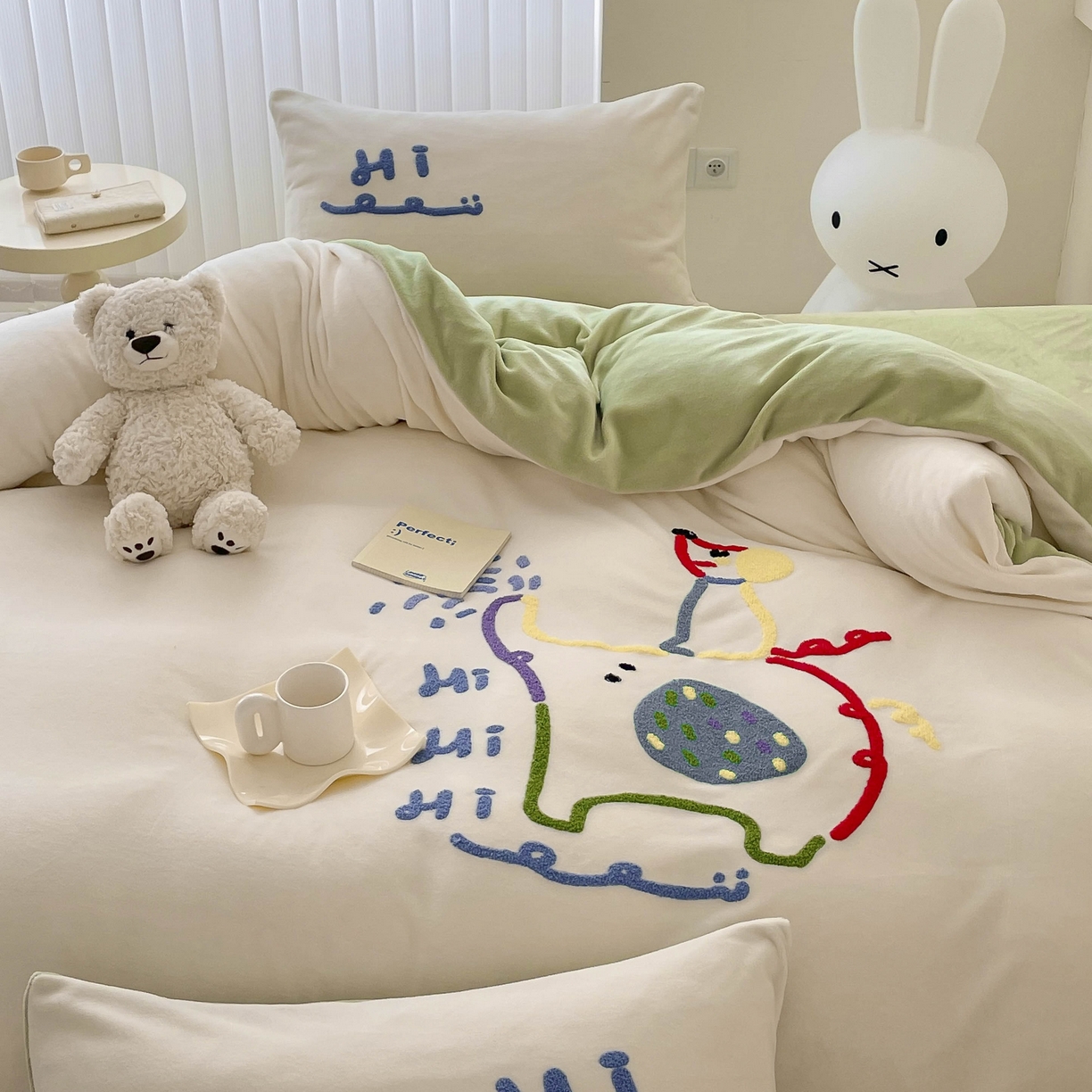 91家纺网 家纺一手货源 找家纺 玛奇朵 2023新款秋冬牛奶绒多巴胺彩色线条毛巾绣四件套 Hi 小象-米白