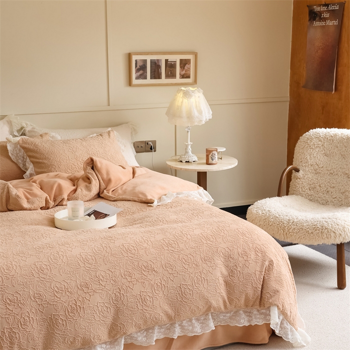 91家纺网 家纺一手货源 找家纺 柚子YOUTH 2023新款雪尼尔花边雕花绒四件套 奔赴 桔